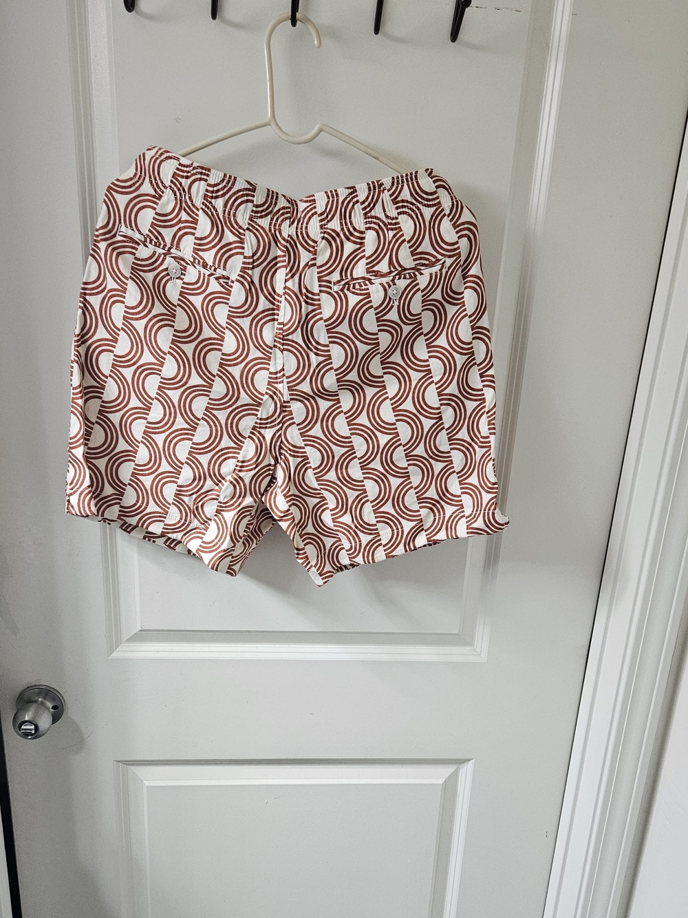 Express White Drawstring Shorts with Rust Geometric Print - Picture 12 of 12